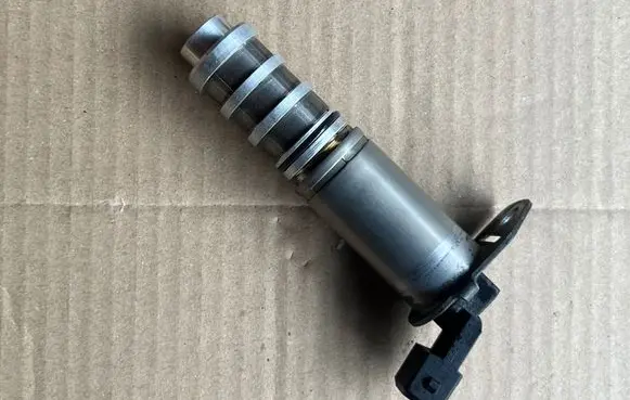 BMW 3 F30 F35 F31 Camshaft vanos timing valve 7585776 11367585776