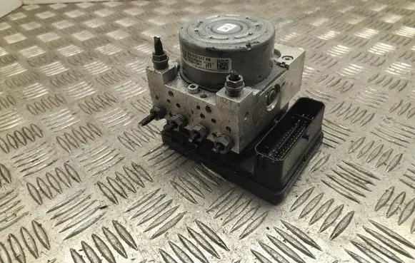 Volkswagen PASSAT B8 ABS Pump 5Q0614517HB