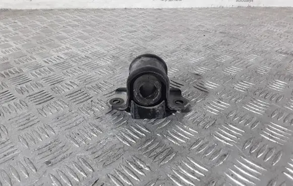 Toyota RAV 4 (XA50) Sway bar bush bracket, front 