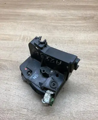 Opel Corsa B Front door lock 24434882 Leftside