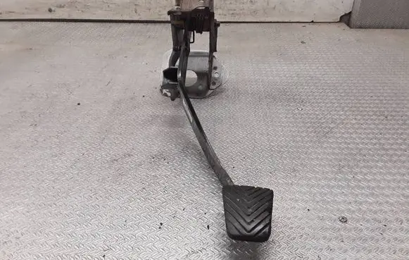 Hyundai Sonata Clutch pedal 