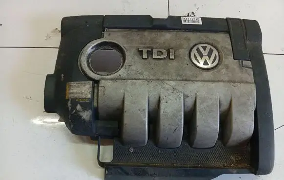 Volkswagen PASSAT B6 Engine cover (trim) 03G103907