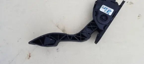 Suzuki SX4 Accelerator throttle pedal 79J41