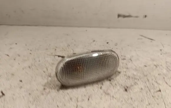 Mitsubishi L200 Front fender indicator light 