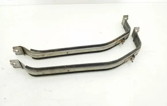 Fuel tank mounting bracket