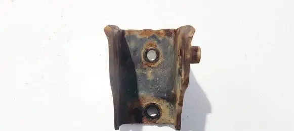 Engine mounting bracket