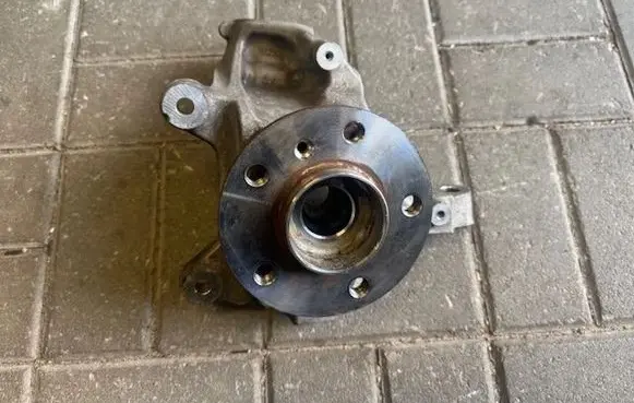 Mini One - Cooper F56 F55 Rear wheel hub 6876643