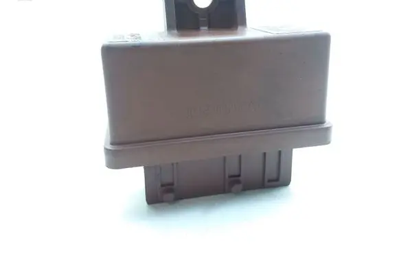 Peugeot 607 Fuel pump relay 240109 7456121314