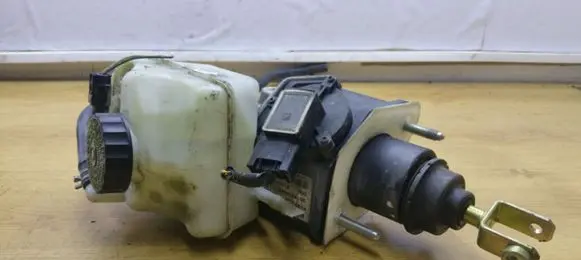 Mercedes-Benz E W211 Master brake cylinder A0004300312