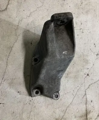 Audi A6 S6 C5 4B Engine mounting bracket 8D0199307L