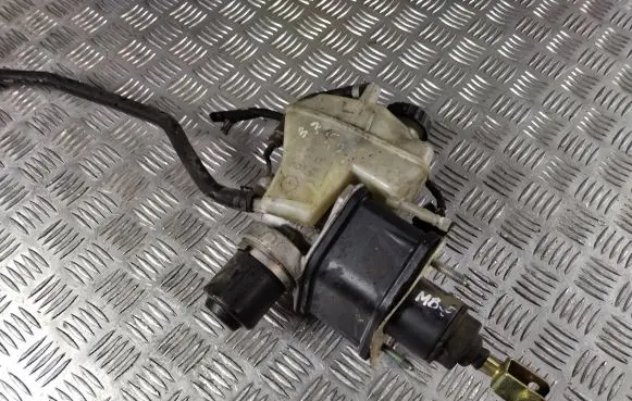 Mercedes-Benz E W211 Master brake cylinder A2114300302 0204251002