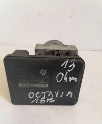 Skoda Octavia Mk1 (1U) ABS Pump 1C0907379L 1J0614117G