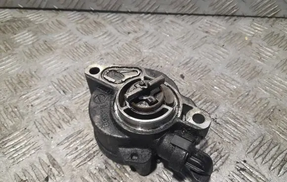 Ford Focus Vacuum pump D1562C2