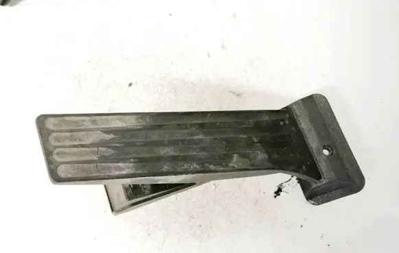 Accelerator throttle pedal