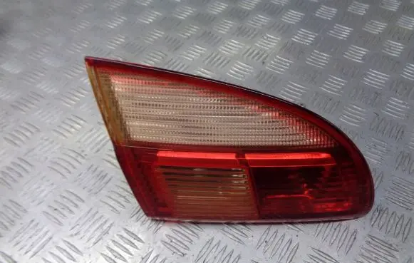Toyota Avensis T220 Tailgate rear/tail lights