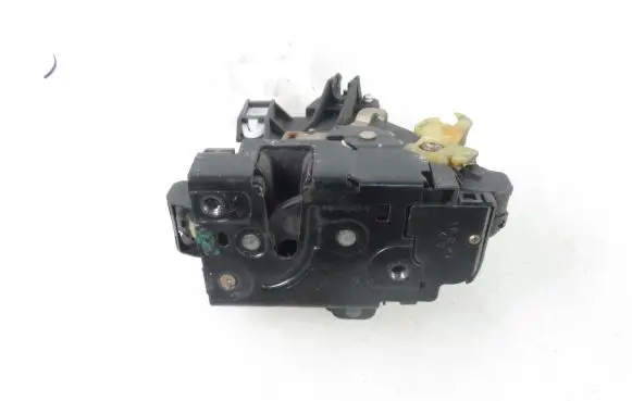 Volkswagen Caddy Front door lock 3B1837016