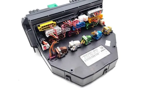 Mercedes-Benz E W212 Fuse module A2129008307 F005V01063