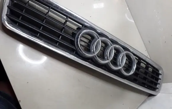 Audi A4 S4 B5 8D Front grill 8D0853651R
