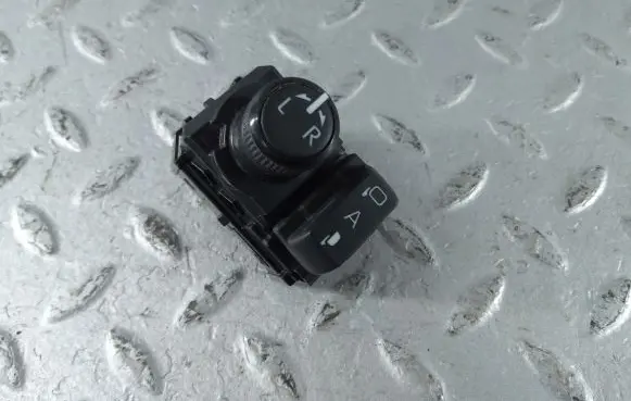 Toyota Corolla Cross Wing mirror switch P35024150 8487216010