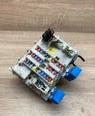 Nissan Almera N16 Fuse module 243505M310 0315041
