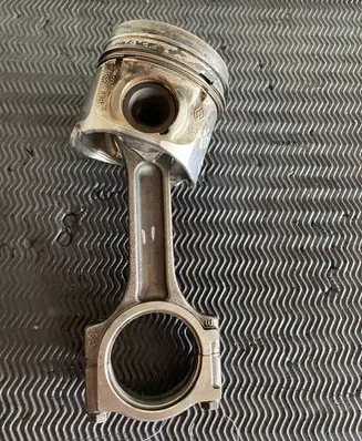 Nissan Qashqai+2 Piston with connecting rod KV9