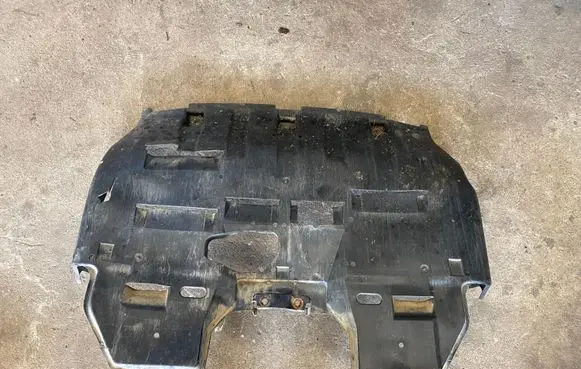 Subaru Legacy Engine splash shield/under tray