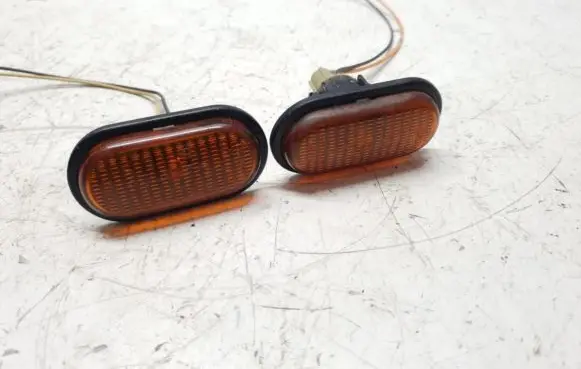 Renault Scenic I Front fender indicator light 7700847338