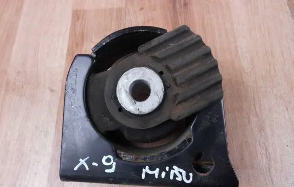 Toyota Avensis T270 Engine mount bracket 123610R040