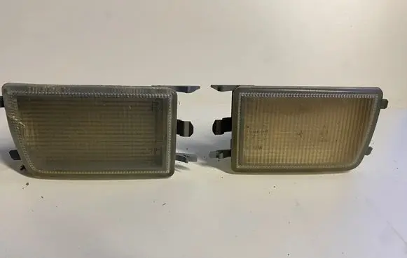 Volkswagen Golf III Front bumper turn signal 