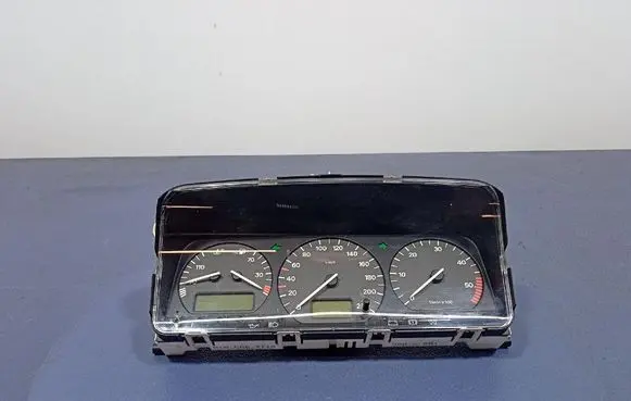 Volkswagen PASSAT B4 Speedometer (instrument cluster) 3A0919881