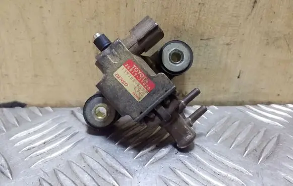 Toyota Corolla E120 E130 Turbo solenoid valve 2581927020 1397000670