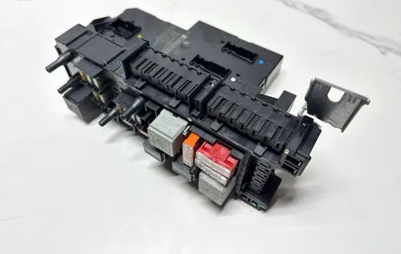 Mercedes-Benz E C207 W207 SAM control unit 2129020008