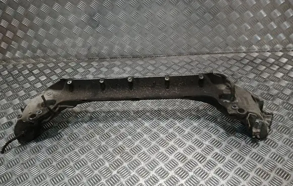 Engine mounting bracket