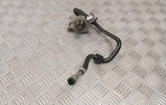 Audi A5 8T 8F Fuel injection high pressure pump 06K127025D