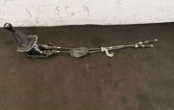 Toyota Avensis T270 Gear shift cable linkage