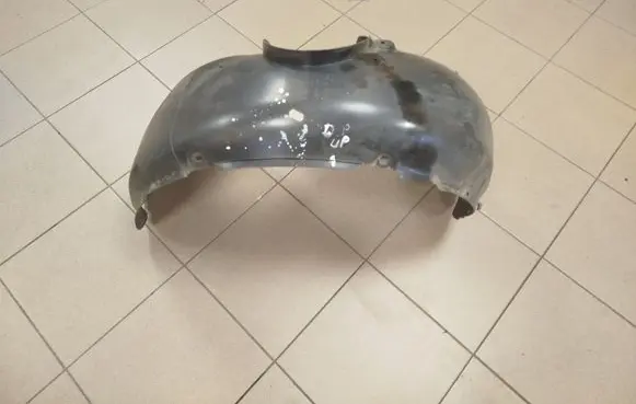 Front wheel arch liner splash guards