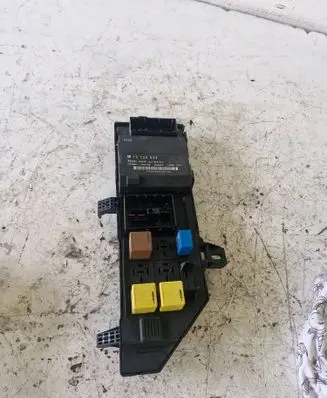 Opel Signum Fuse module 13120953 24400590