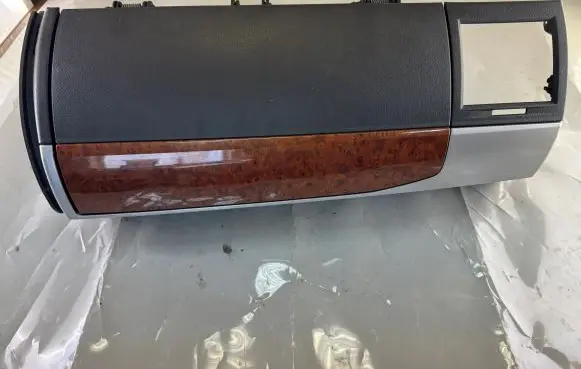 Glove box