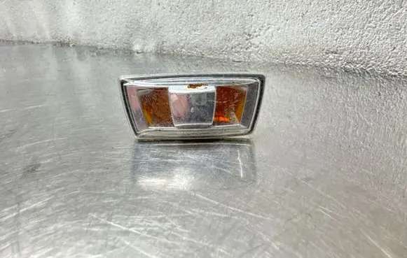 Opel Astra H Front fender indicator light 13131299