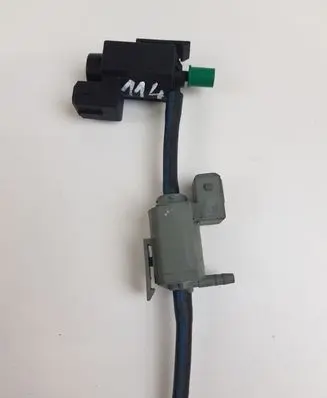 BMW 7 E65 E66 Vacuum valve 7516375