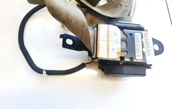 Middle seatbelt (rear)