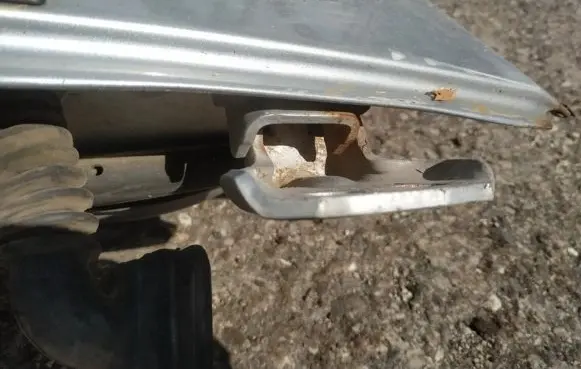 Ford Fiesta Rear door lower hinge