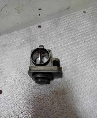 Volkswagen Golf V Throttle valve 038128063C B31320225