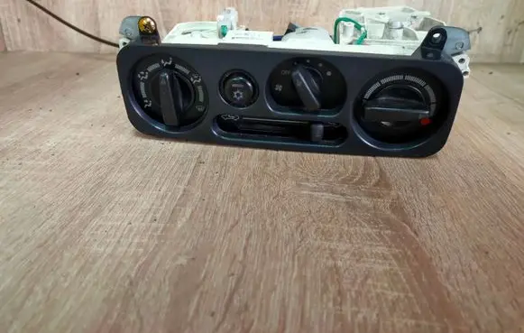 Mitsubishi Pajero Sport I Climate control unit MR360656