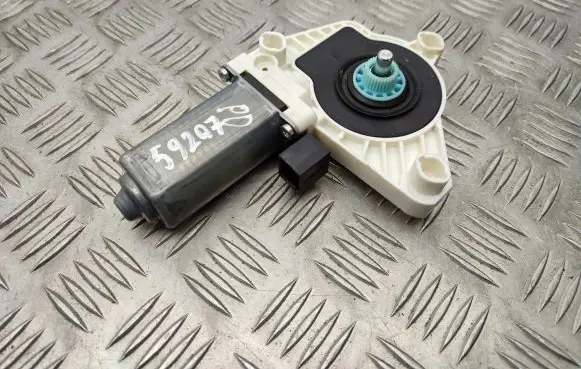 Volkswagen PASSAT B8 Front door window regulator motor 5Q4959802B