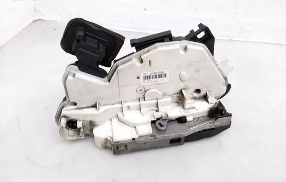 Volkswagen PASSAT B8 Front door lock 5E2837016B
