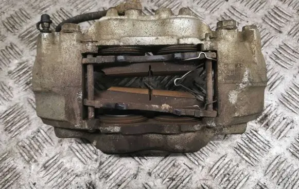 Mitsubishi Pajero Front brake caliper