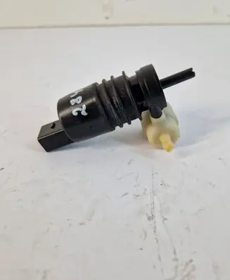 Opel Corsa E Windscreen/windshield washer pump 13250357