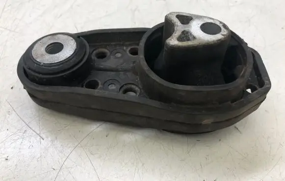 Ford Fiesta Engine mount bracket