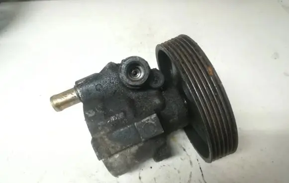 Renault Laguna II Power steering pump 8200054528
